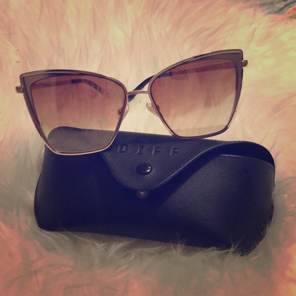🕶DIFF Eyewear “Becky”🕶